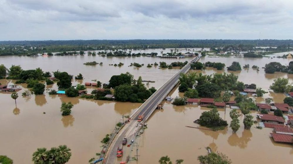 น้ำท่วมอุบล บริจาคเงิน พรรคภูมิใจไทย เงินบริจาคช่วยน้ำท่วม