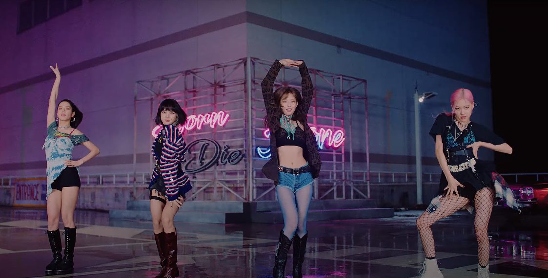 BLACKPINK ฟังเพลงใหม่ ไอดอลเกาหลี
