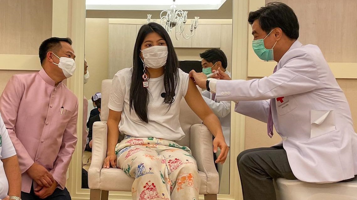 วัคซีนโควิด-19 เจ้าฟ้าสิริวัณณวรีฯ แอสตราเซเนกา