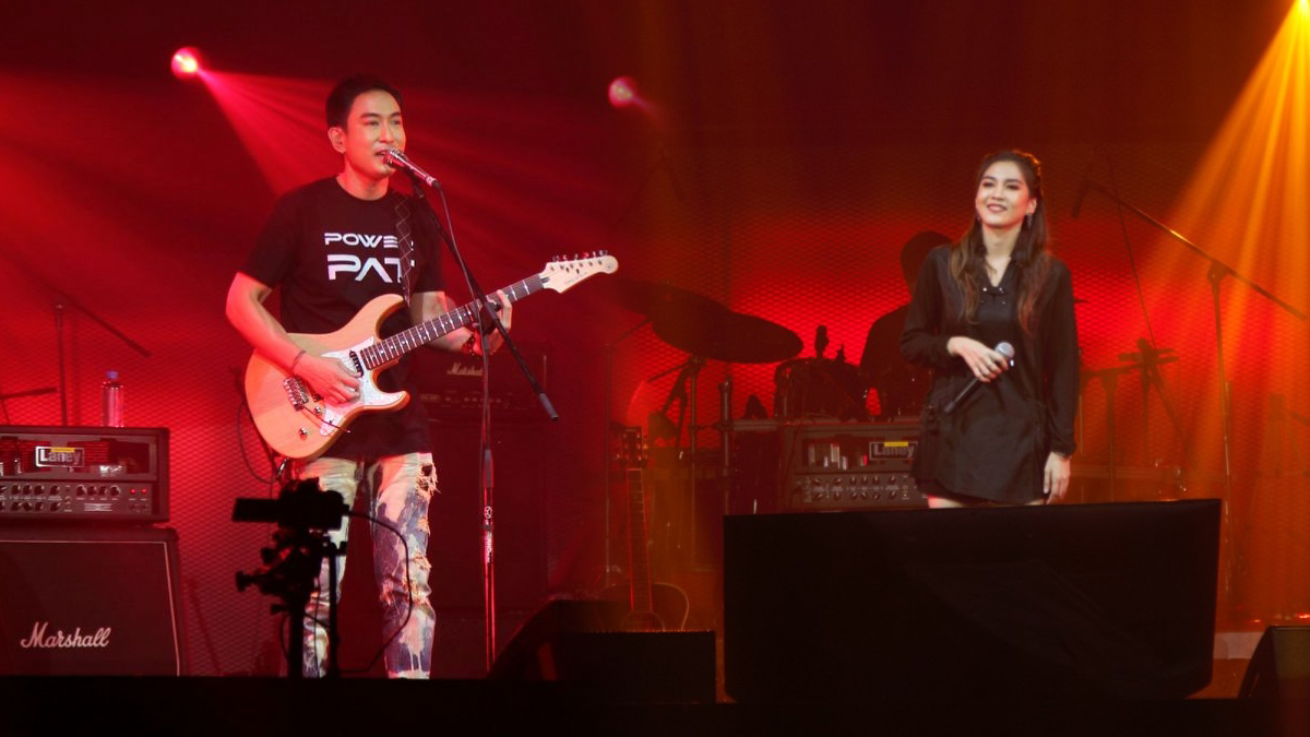 4MIX POWER PAT ปราโมทย์ วิเลปะนะ พั้นช์ วรกาญจน์ ฟลุ๊ค ไอน้ำ