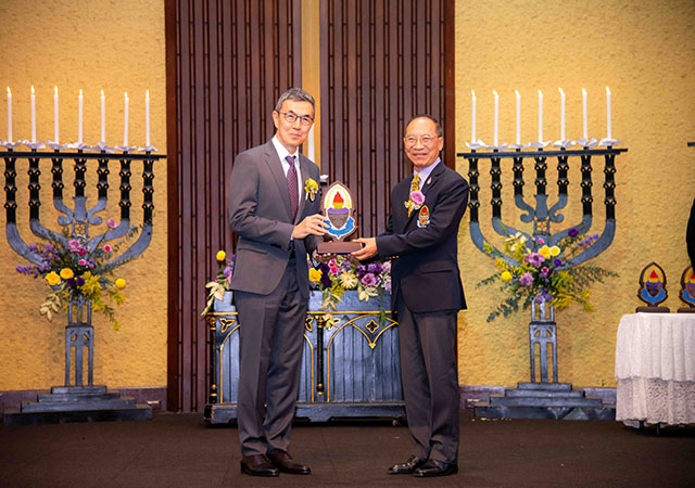 ดร.โสรัชย์ อัศวะประภา รางวัล อารีย์ เสมประสาท รางวัลบีซีซี ดีเด่น โรงเรียนกรุงเทพคริสเตียน
