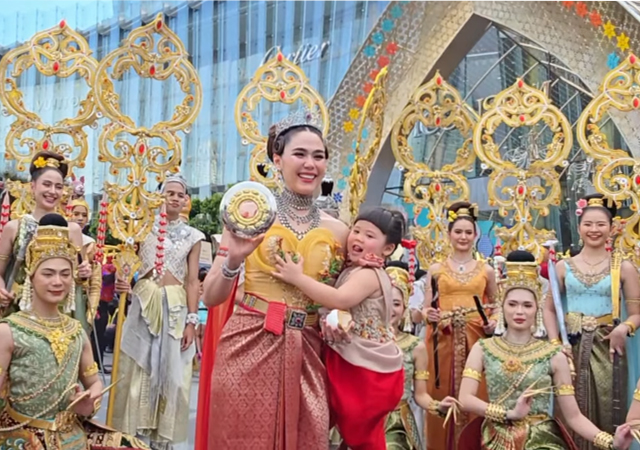 ชมพู่ อารยา นางสงกรานต์ เกล ชมพู่ เกล แอบิเกล